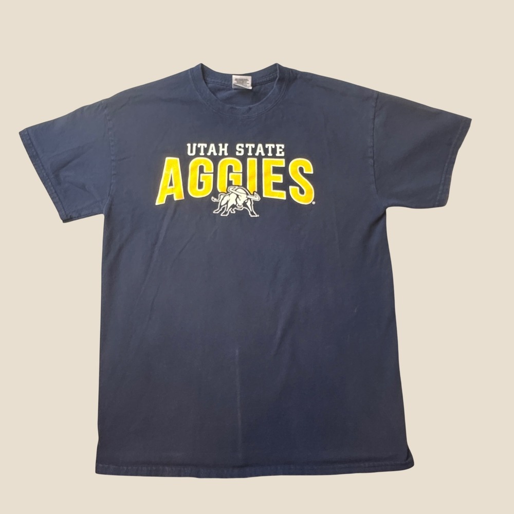 Utah State T-Shirt Mens M Aggies Navy NCAA Football Graphic Gildan Ultra Cotton